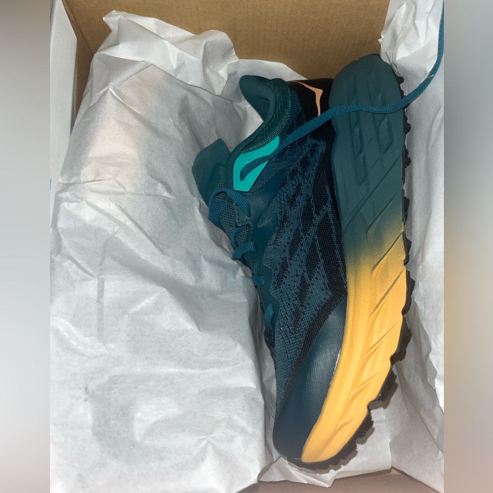 HOKAs Speedgoat 5 GTX Women's size 8